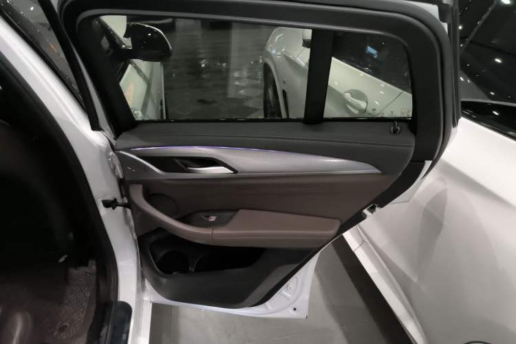 Used BMW X4 2020 xDrive25i M Sport Package Interior 3