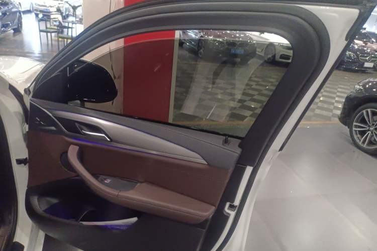 Used BMW X4 2020 xDrive25i M Sport Package Interior 5
