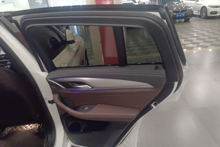 Used BMW X4 2020 xDrive25i M Sport Package Interior 6