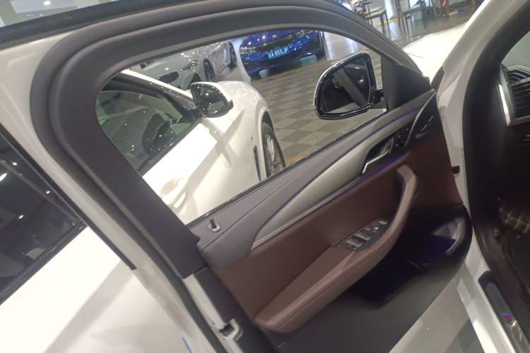 Used BMW X4 2020 xDrive25i M Sport Package Interior 7