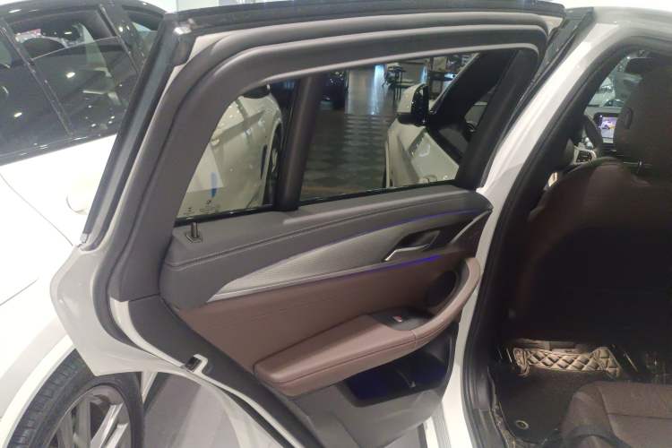 Used BMW X4 2020 xDrive25i M Sport Package Interior 8