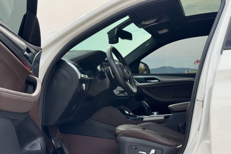 Used BMW X4 2020 xDrive25i M Sport Package Interior 9