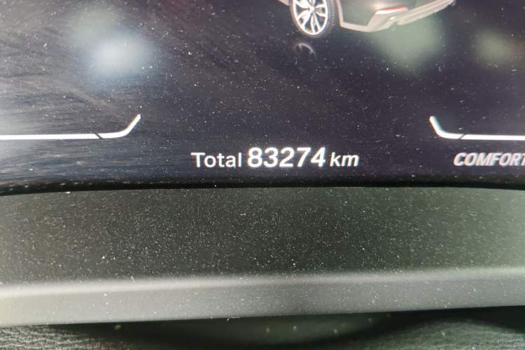 Used BMW X4 2020 xDrive25i M Sport Package Odometer Close Up