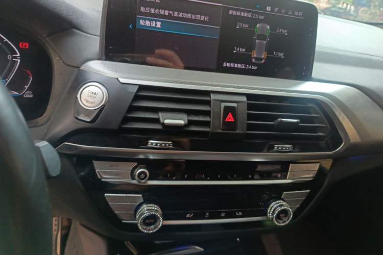 Used BMW X4 2020 xDrive25i M Sport Package Odometer Close Up
