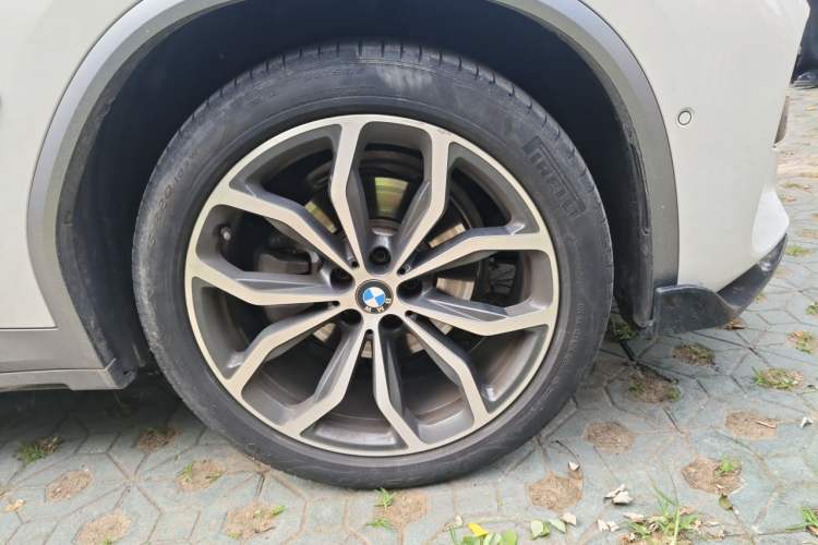 Used BMW X4 2020 xDrive25i M Sport Package Right Front Wheel Hub