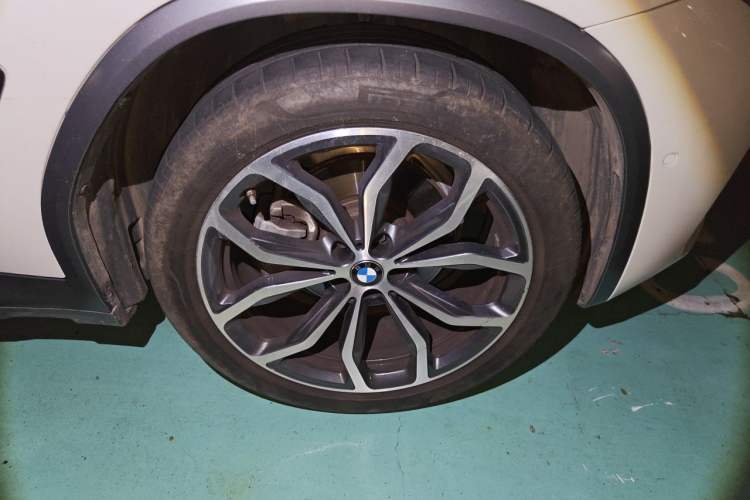 Used BMW X4 2020 xDrive25i M Sport Package Right Front Wheel Hub