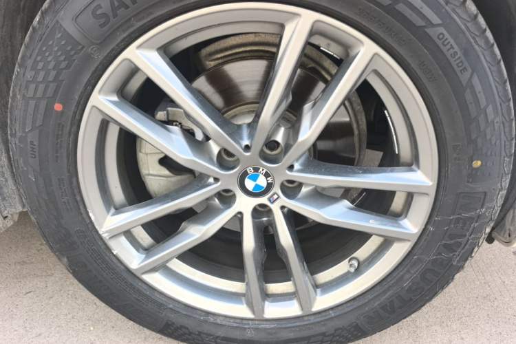 Used BMW X4 2020 xDrive25i M Sport Package Right Front Wheel Hub