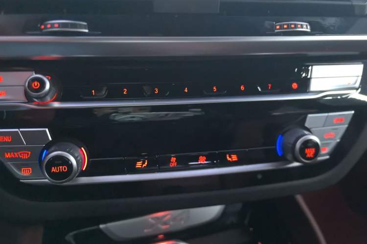 Used BMW X4 2021 xDrive 25i M Sport Night Edition package Audio And AC Panel