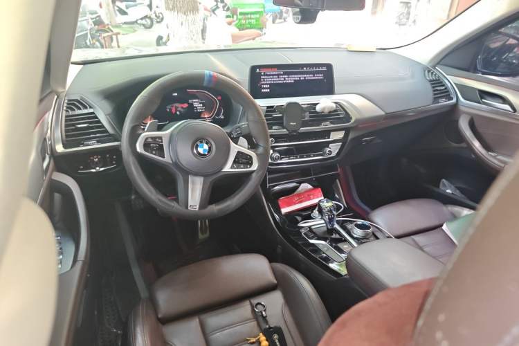 Used BMW X4 2021 xDrive 25i M Sport Package Center Console