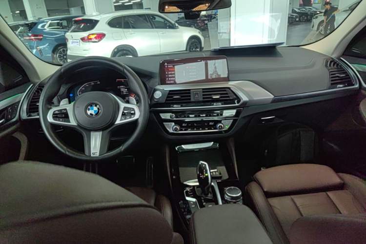 Used BMW X4 2021 xDrive 25i M Sport Package Center Console