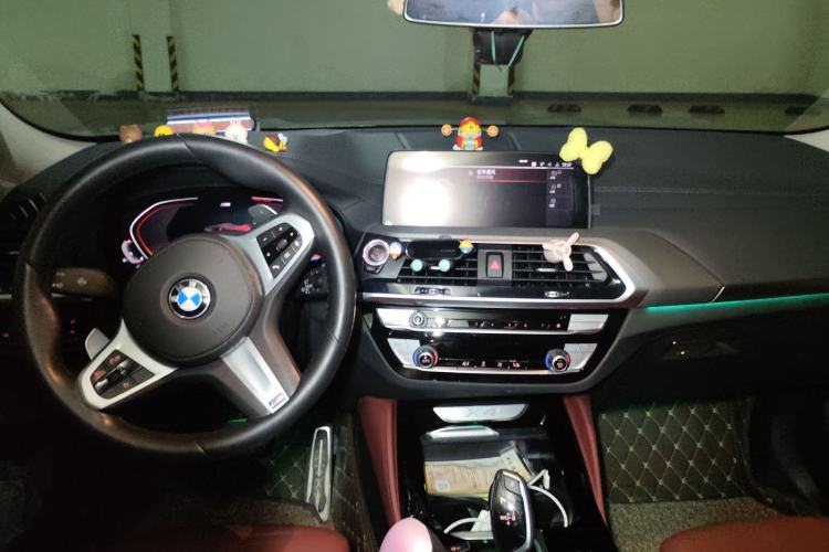Used BMW X4 2021 xDrive 25i M Sport Package Center Console
