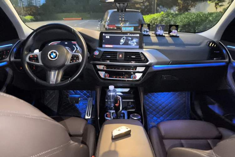 Used BMW X4 2021 Restyled xDrive 25i M Sport Package Center Console
