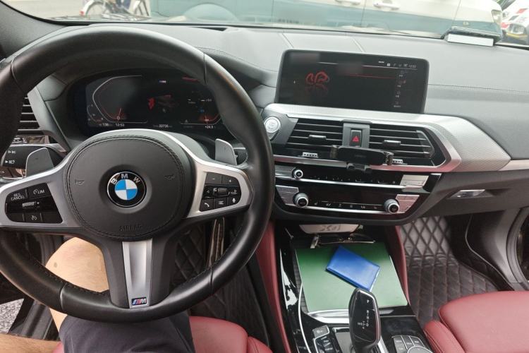 Used BMW X4 2021 xDrive 30i M Sport Night Edition package Center Console