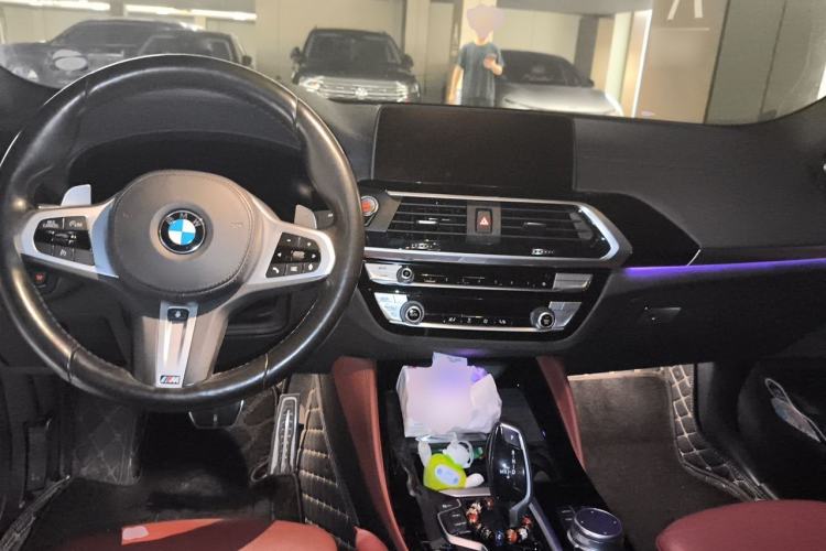 Used BMW X4 2021 xDrive 25i M Sport Night Edition package Center Console
