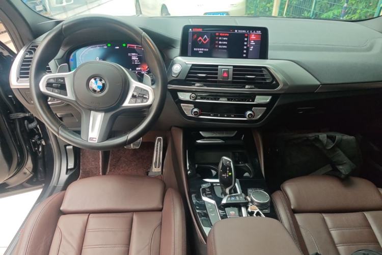 Used BMW X4 2021 Restyled xDrive 25i M Sport Night Edition Package Center Console