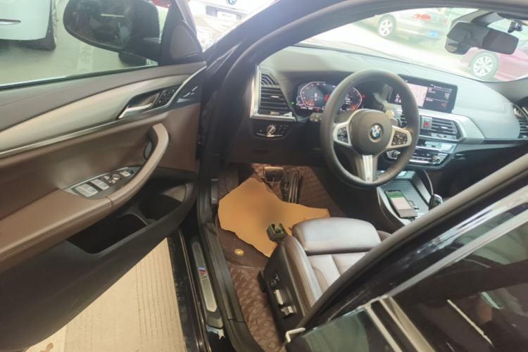 Used BMW X4 2021 xDrive 25i M Sport Night Edition package Driver Seat