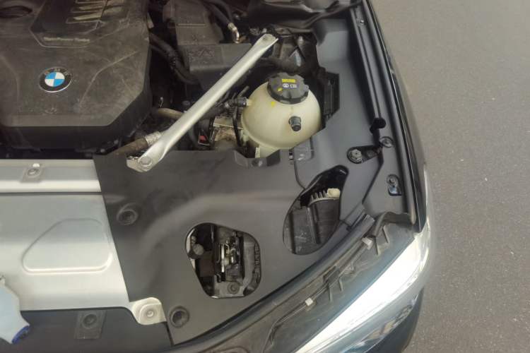 Used BMW X4 2021 xDrive 25i M Sport Night Edition package Engine Bay Left