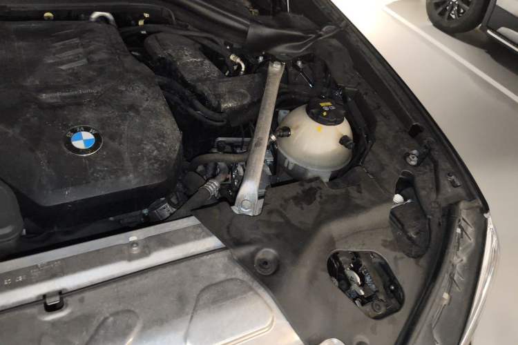 Used BMW X4 2021 xDrive 25i M Sport Night Edition package Engine Bay Left