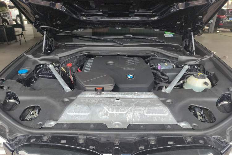 Used BMW X4 2021 xDrive 25i M Sport Night Edition package Engine Bay