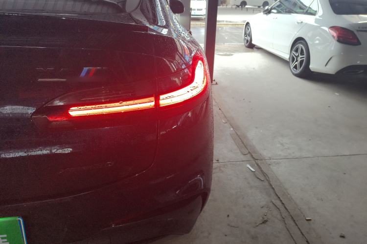 Used BMW X4 2021 xDrive 25i M Sport Night Edition package Exterior 3