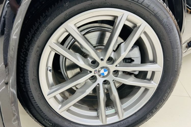 Used BMW X4 2021 xDrive 25i M Sport Package Exterior 9