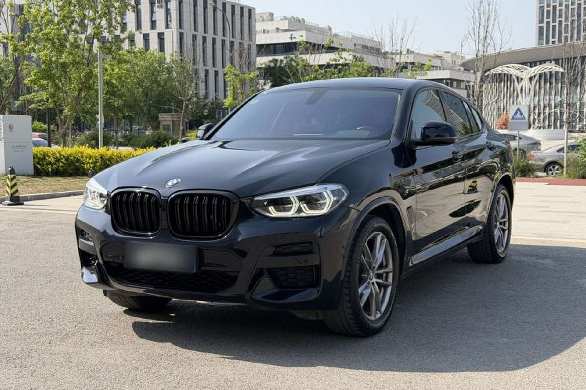 Used BMW X4 2021 Restyled xDrive 25i M Sport Package Front Left 45 Deg