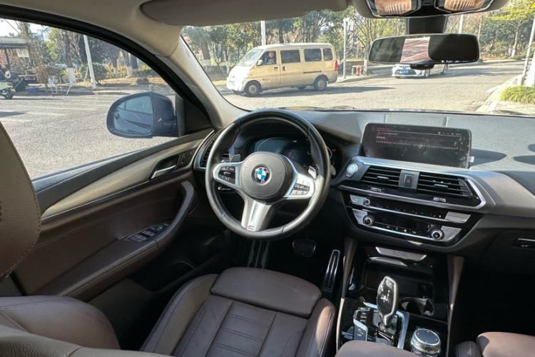 Used BMW X4 2021 xDrive 25i M Sport Package Interior 1