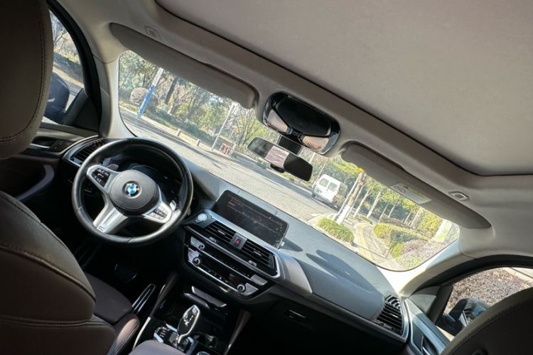 Used BMW X4 2021 xDrive 25i M Sport Package Interior 10