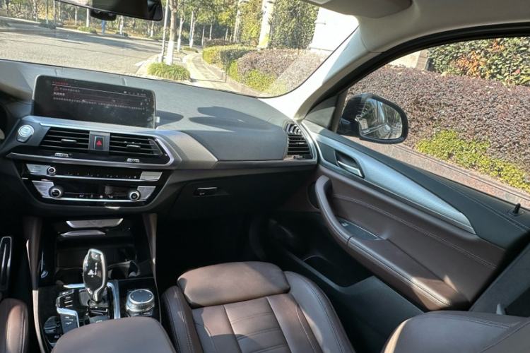 Used BMW X4 2021 xDrive 25i M Sport Package Interior 11