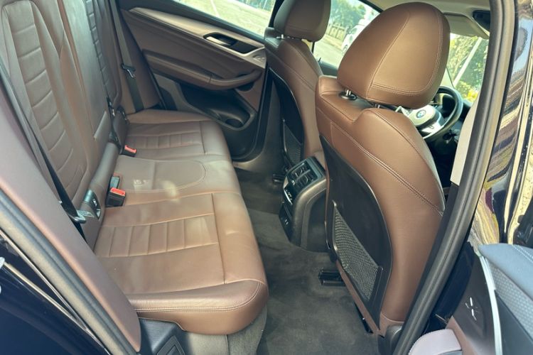 Used BMW X4 2021 xDrive 25i M Sport Package Interior 14