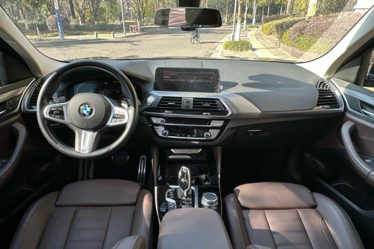 Used BMW X4 2021 xDrive 25i M Sport Package Interior 2