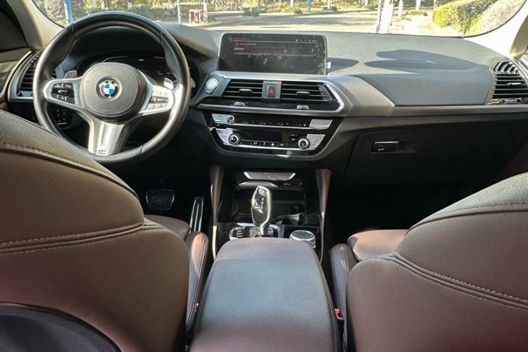 Used BMW X4 2021 xDrive 25i M Sport Package Interior 3