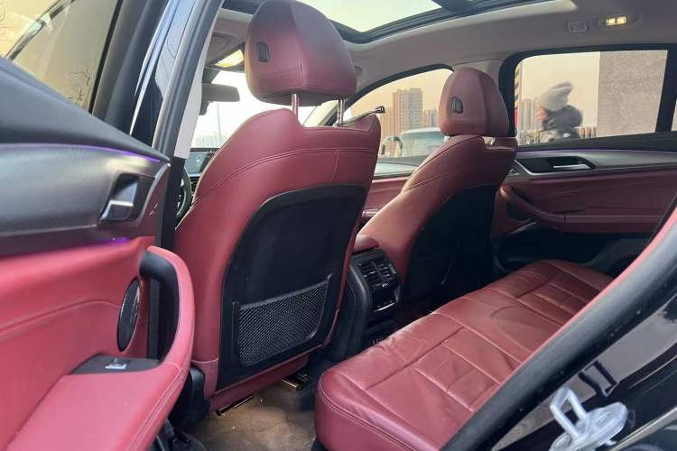Used BMW X4 2021 xDrive 25i M Sport Package Interior 3