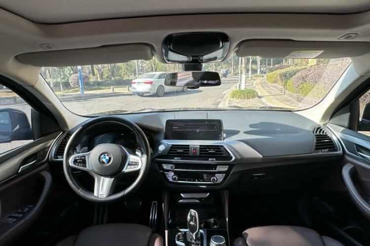 Used BMW X4 2021 xDrive 25i M Sport Package Interior 4