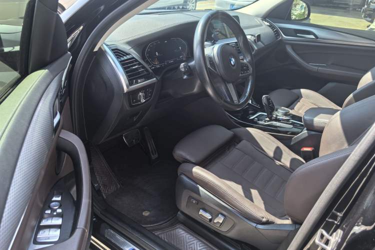 Used BMW X4 2021 Restyled xDrive 25i M Sport Package Interior 5