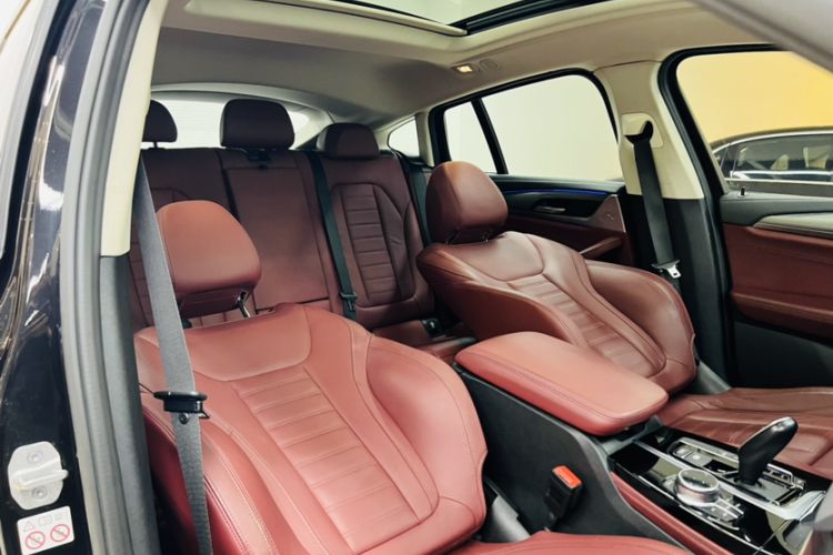 Used BMW X4 2021 xDrive 25i M Sport Package Interior 7