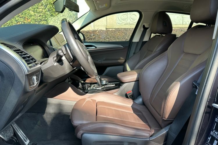 Used BMW X4 2021 xDrive 25i M Sport Package Interior 7