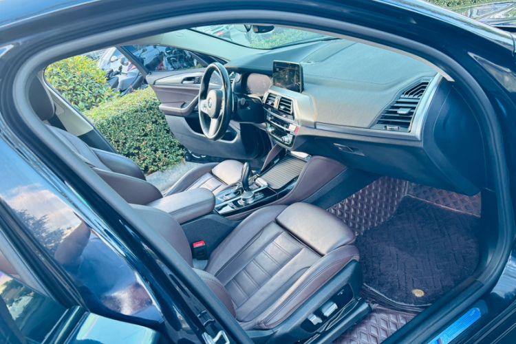 Used BMW X4 2021 xDrive 25i M Sport Package Interior 7