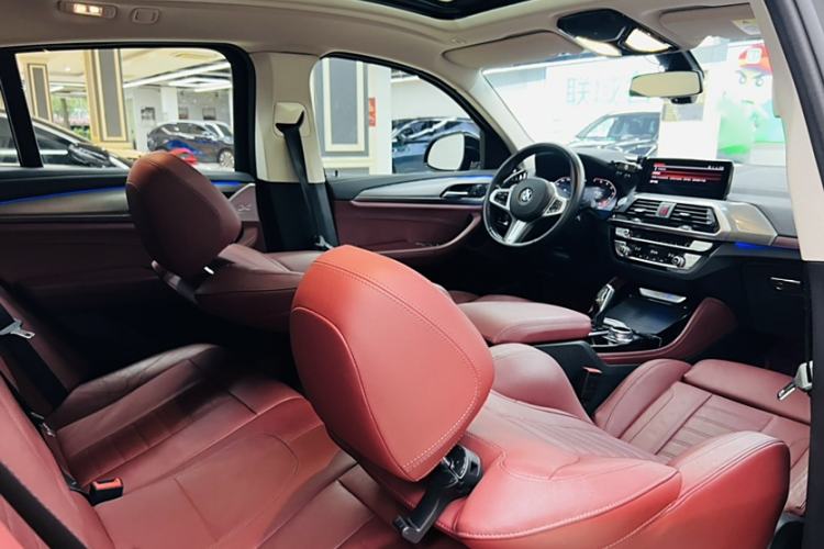 Used BMW X4 2021 xDrive 25i M Sport Package Interior 8