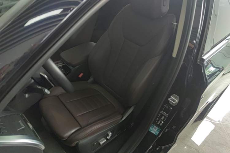 Used BMW X4 2021 xDrive 25i M Sport Package Left Front Seat