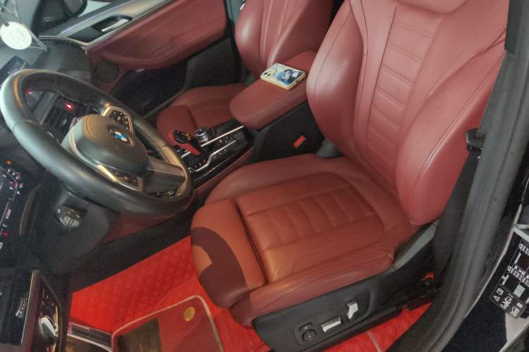 Used BMW X4 2021 xDrive 25i M Sport Night Edition package Left Front Seat