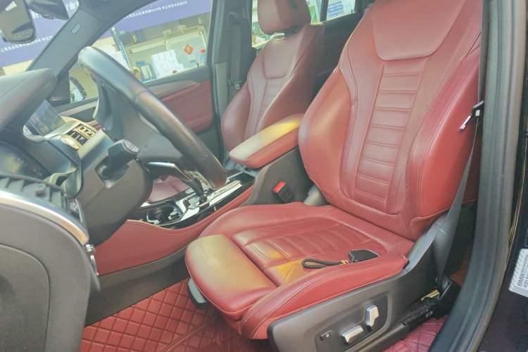 Used BMW X4 2021 xDrive 25i M Sport Night Edition package Left Front Seat