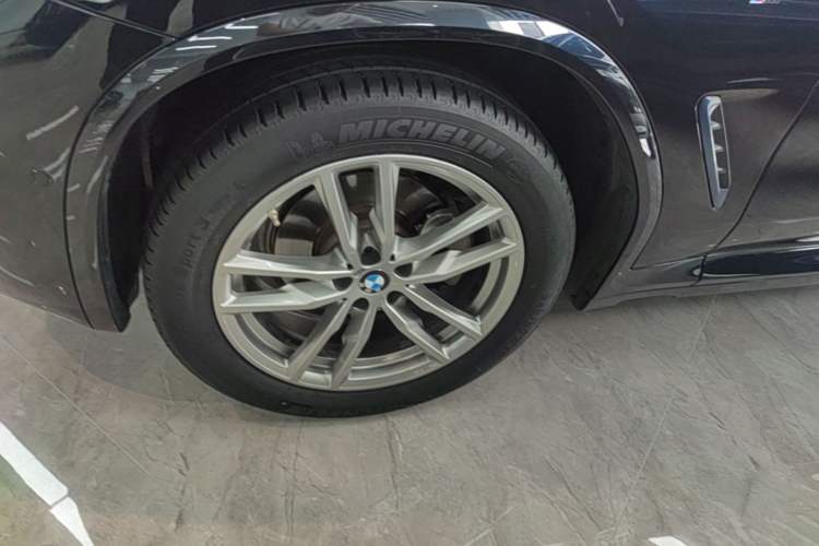 Used BMW X4 2021 xDrive 25i M Sport Package Left Front Wheel Hub