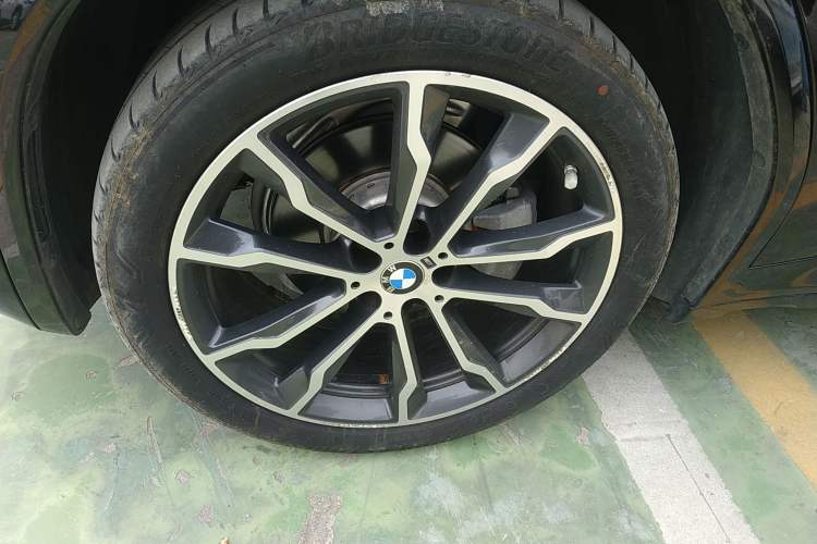 Used BMW X4 2021 xDrive 25i M Sport Package Left Front Wheel Hub