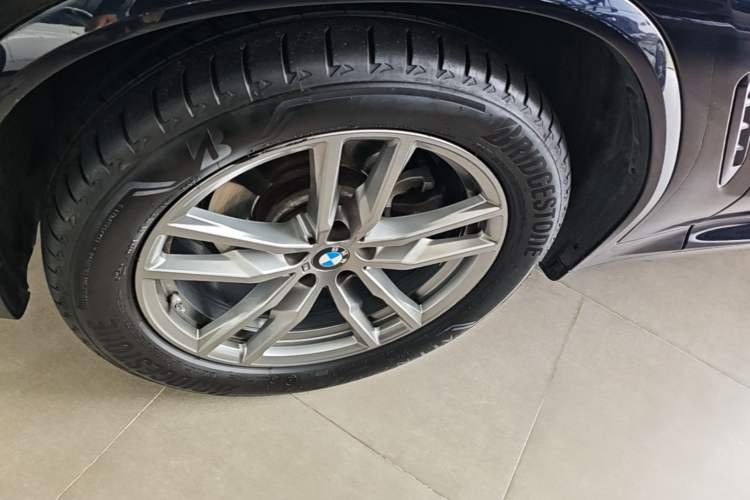 Used BMW X4 2021 xDrive 25i M Sport Package Left Front Wheel Hub