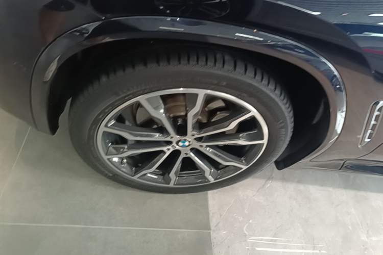 Used BMW X4 2021 Restyled xDrive 25i M Sport Night Edition Package Left Front Wheel Hub
