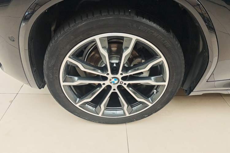 Used BMW X4 2021 Restyled xDrive 25i M Sport Night Edition Package Left Front Wheel Hub