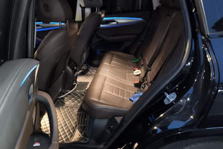 Used BMW X4 2021 Restyled xDrive 25i M Sport Package Left Rear Seat