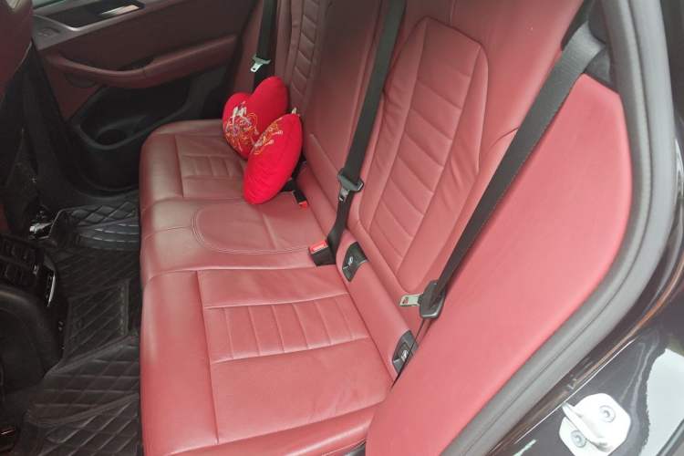Used BMW X4 2021 xDrive 30i M Sport Night Edition package Left Rear Seat