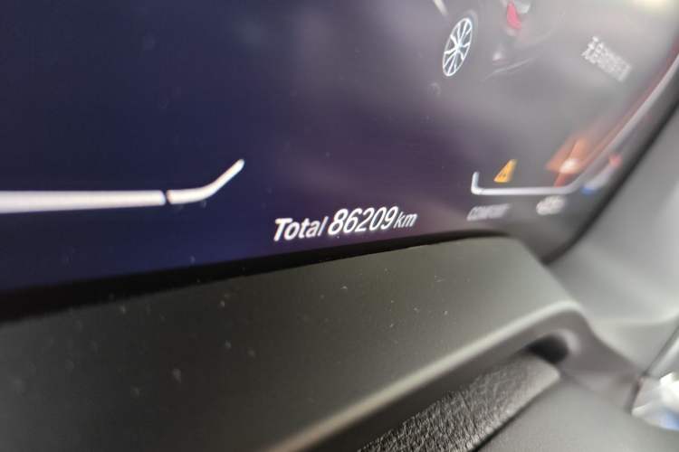 Used BMW X4 2021 xDrive 25i M Sport Package Odometer Close Up